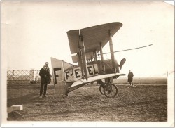 Arnoux Tailless biplane 1922.jpg